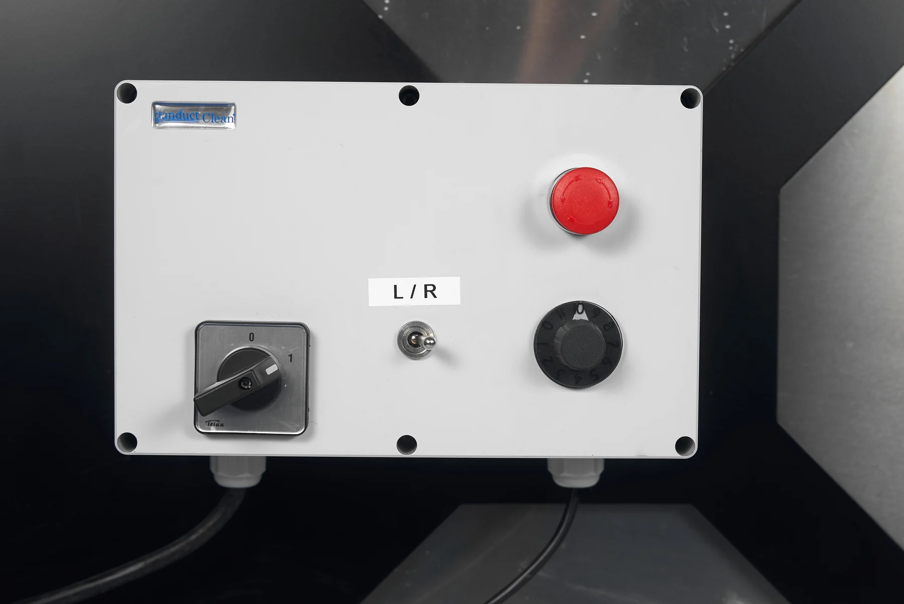 Control panel with L/R reversing switch on the Danduct DC5