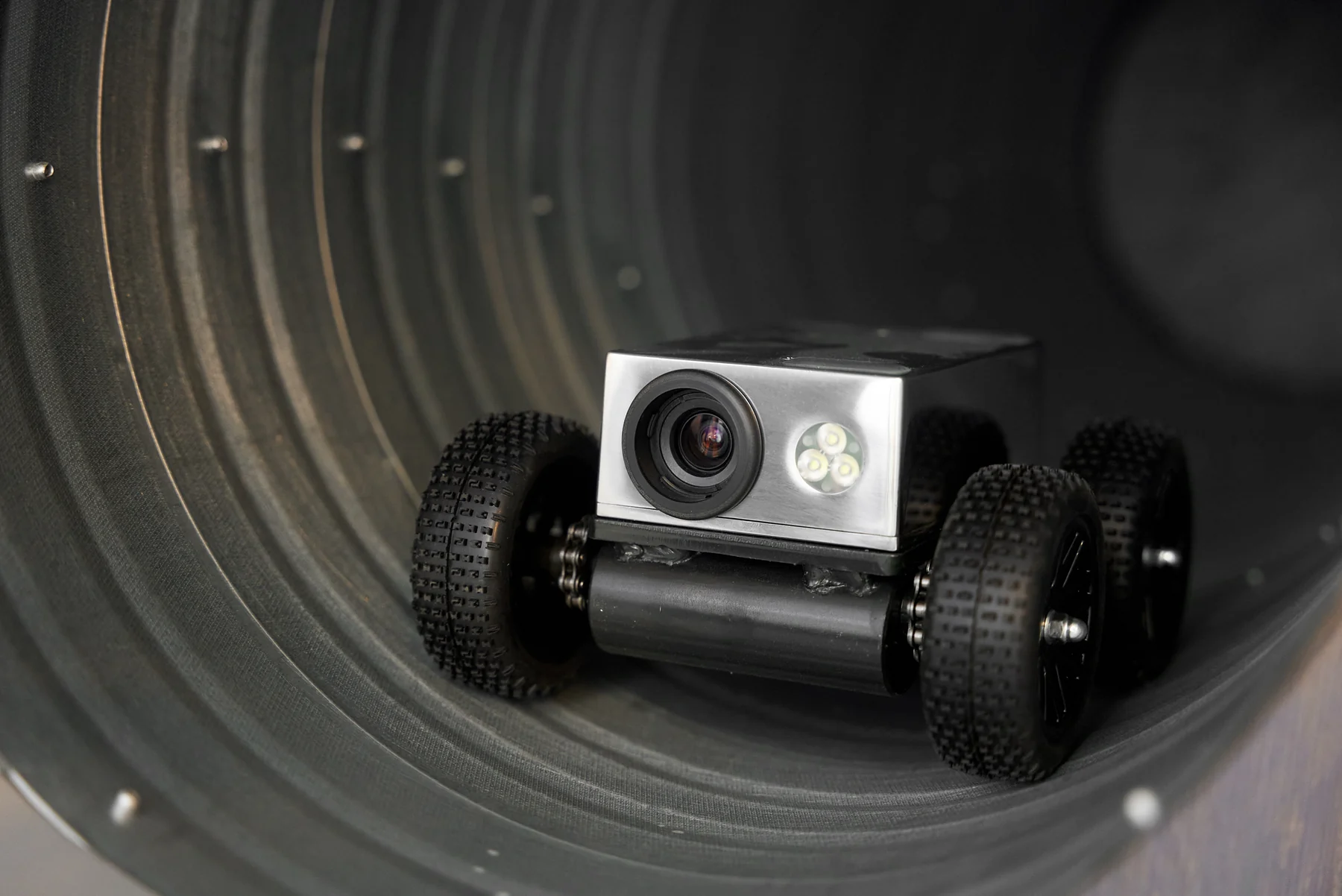 Inspection camera operating inside a ventilation duct
